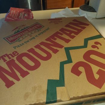 Mountain Mike's Pizza - Crushed pizza box, Crushed wings box, didn't remember to bring my other orders,  forgot sauce and all condiments, had nothing but excuses, - Pizza Near Me - Richmond, California