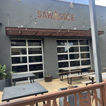 Sawasdee Thai Cuisine - Outside view of outside seating area - Thai Near Me - Sacramento, California Sawasdee Thai Cuisine - Outside view of outside seating area - Thai Near Me - Sacramento, California