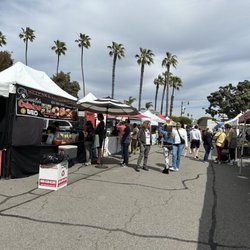 Riviera Village Farmers Market - The road of the market