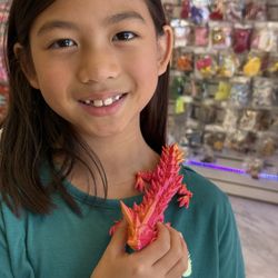 Mini Imizzu - Her new buddy 3D Printer Dragon . Check us out on Instagram: mini.imizzu