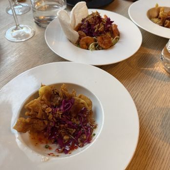 Cafe Saigon - Appetizers: wontons and a shrimp fresh thai salad - Vietnamese Near Me - Saint-Émilion, 33