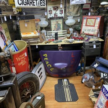 Collins Street Junction - For who needs a beetle engine hood lol - Antiques Near Me - Plant City, Florida