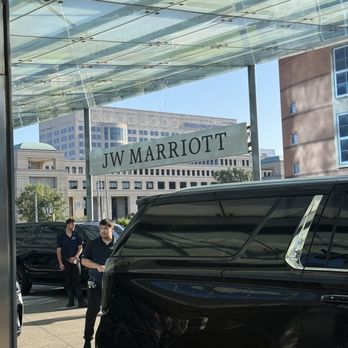 JW Marriott Indianapolis - Very congested in the drop off lane - Hotels Near Me - Indianapolis, Indiana JW Marriott Indianapolis - Very congested in the drop off lane - Hotels Near Me - Indianapolis, Indiana