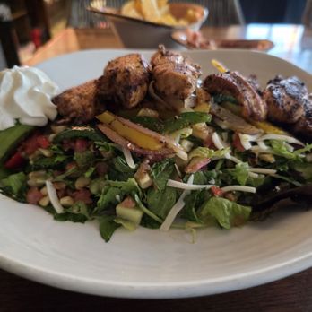 Caló Kitchen + Tequila - El Segundo - Fajita & Avocado Salad. - Mexican Near Me - El Segundo, California