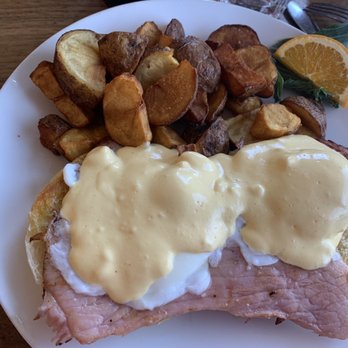 McKay Cottage Restaurant - Eggs Benedict - American Near Me - Bend, Oregon