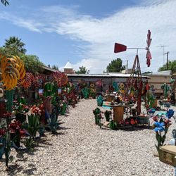 PrietoImports - Outdoor displays
