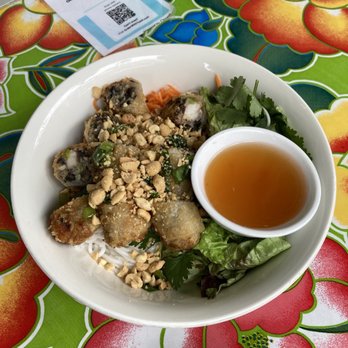 Di An Di - Fried Imperial Roll Vermicelli Bowl / Bun Cha Gio - Vietnamese Near Me - Brooklyn, New York Di An Di - Fried Imperial Roll Vermicelli Bowl / Bun Cha Gio - Vietnamese Near Me - Brooklyn, New York