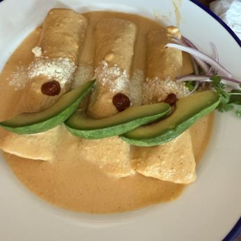 La Casita Mexicana - Enchiladas en Crema De Chipotle - Mexican Near Me - Bell, California La Casita Mexicana - Enchiladas en Crema De Chipotle - Mexican Near Me - Bell, California