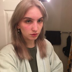 Boomerang Hair - As we all know bathrooms have the best lighting