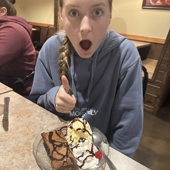 330 Barbeque - Brownie dessert! - Barbeque Near Me - New Haven, Indiana