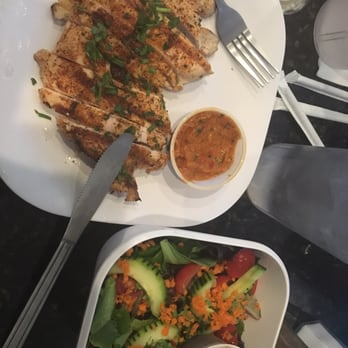 Dr Grubb's - Blackened chicken with sun dried tomato pesto with a side of honey balsamic herb salad - American Near Me - Claremont, California