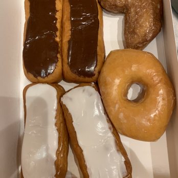 Resch's Bakery - Half dozen donuts. So good but I wish they'd glaze the cream filled ones before icing them! - Donuts Near Me - Gahanna, Ohio Resch's Bakery - Half dozen donuts. So good but I wish they'd glaze the cream filled ones before icing them! - Donuts Near Me - Gahanna, Ohio