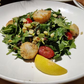 Salt & Pepper - Seared scallop salad - American Near Me - Tiburon, California Salt & Pepper - Seared scallop salad - American Near Me - Tiburon, California