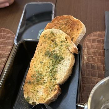 Incontro caffe bistrot - Garlic and Rosemary - Italian Near Me - Porto, 13 Incontro caffe bistrot - Garlic and Rosemary - Italian Near Me - Porto, 13