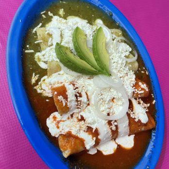 Mercado 23 - Enchiladas. Flavorful sauce, tortilla and chicken were super soft. Perfect amount of cheese and cream. Melts in your mouth. Sooo worth it! - Farmers Market Near Me - Cancún, ROO