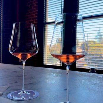 Brown Downtown Napa - Rose wine house blend - Wine Bars Near Me - Napa, California