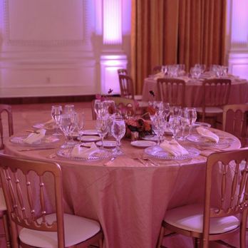 Chic Flowers and Events - How sad and empty the tables looked at the reception. Our photographer tried to only take pictures of the fuller looking florals. - Florists Near Me - Carlsbad, California