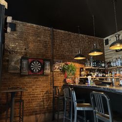 Uncutt Bar & Restaurant