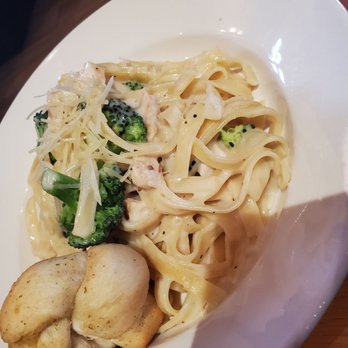 BJ's Restaurant & Brewhouse - Chicken Alfredo - Pizza Near Me - Brea, California