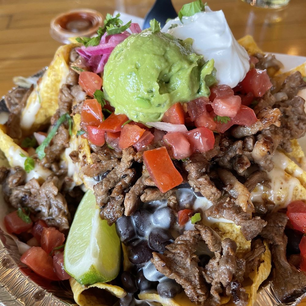 Carne Asada Nachos. Doesn't that look delicious! Carne Asada Nachos. Doesn't that look delicious!