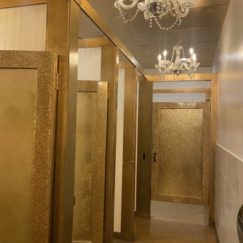 Paradise Park - Bathroom - Pizza Near Me - Chicago, Illinois Paradise Park - Bathroom - Pizza Near Me - Chicago, Illinois
