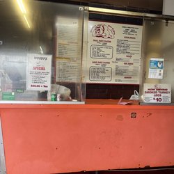 Woody's Bar-B-Que - Counter
