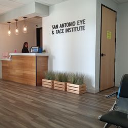San Antonio Eye & Face Institute - Nice waiting area, not much to read but the chairs are comfy.