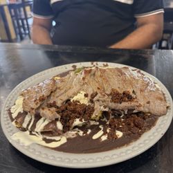 Restaurante El Lindero - Enchiladas Potosinas con bistec and chorizo on top.