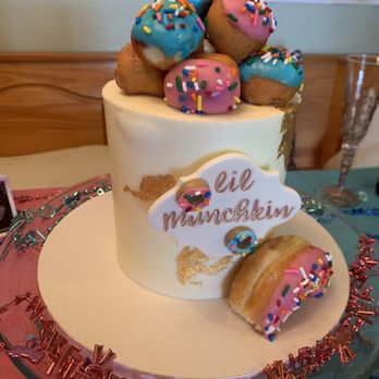 Lyndsay’s Cakery - Our beautiful gender reveal cake - Cupcakes Near Me Lyndsay’s Cakery - Our beautiful gender reveal cake - Cupcakes Near Me
