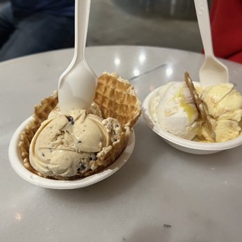 Jeni's Splendid Ice Creams - Coffee with chocolate chip and the lemon bar with biscuits with the boss. - Ice Cream & Frozen Yogurt Near Me - Nashville, Tennessee Jeni's Splendid Ice Creams - Coffee with chocolate chip and the lemon bar with biscuits with the boss. - Ice Cream & Frozen Yogurt Near Me - Nashville, Tennessee