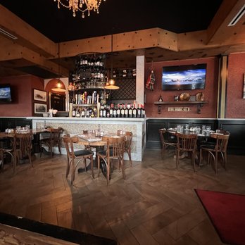 Campania Coal Fired Pizza - Interior towards the front entrance, viewpoint from the booth - Pizza Near Me - Brooklyn, New York Campania Coal Fired Pizza - Interior towards the front entrance, viewpoint from the booth - Pizza Near Me - Brooklyn, New York