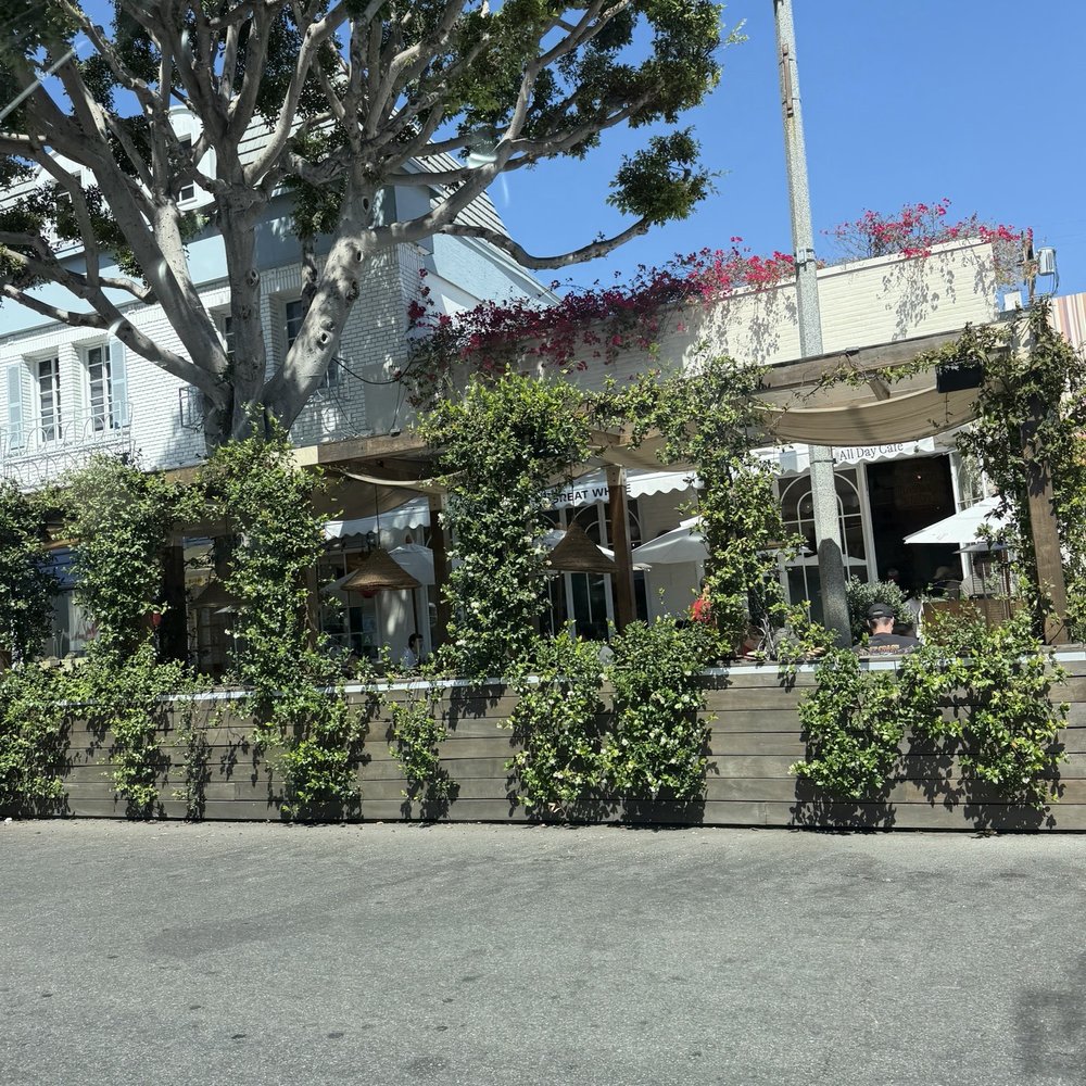 Great White - Cute seating outside - New American Near Me - Los Angeles, California Great White - Cute seating outside - New American Near Me - Los Angeles, California