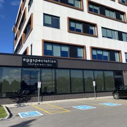 Eggspectation - Kanata - Outside of the restaurant with accessible parking.