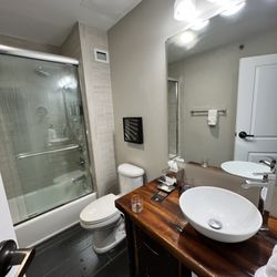 Ironworks Hotel - Bathroom