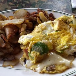 Kelly’s Hilltop - I had an omelet with ham, mushrooms, peppers, onions and Swiss. It came with toast (not pictured.)