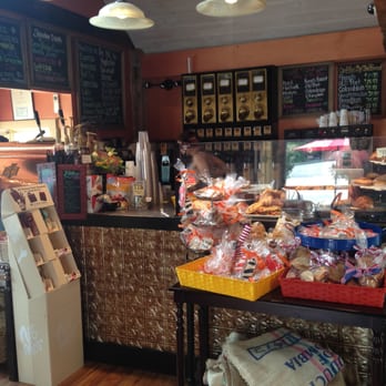Mornings In Paris - Quaint interior. - Desserts Near Me - Kennebunk, Maine Mornings In Paris - Quaint interior. - Desserts Near Me - Kennebunk, Maine