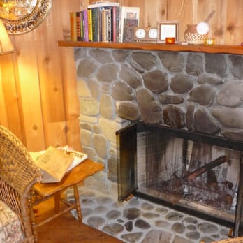 Mendocino Farmhouse - the fireplace - Bed & Breakfast Near Me - Mendocino, California Mendocino Farmhouse - the fireplace - Bed & Breakfast Near Me - Mendocino, California
