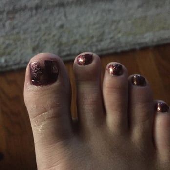 Soak Nails - Shouldn't happen after an hour and a half of drying. Other foot looks fine but still feels tacky.... :( maybe it was too thick. - Nail Salons Near Me - Encino, California