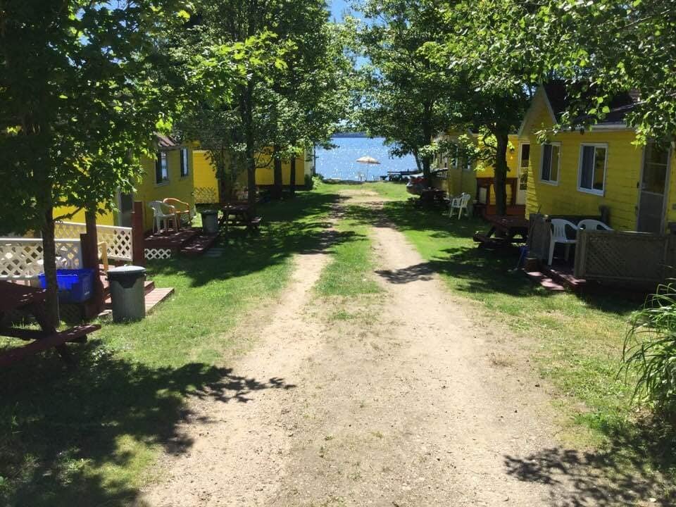 SIESTA CABINS Updated September 2024 65 Main Street, Sundridge, Ontario Vacation Rentals