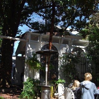 82 Queen - Courtyard at 82 Queen - Southern Near Me - Charleston, South Carolina