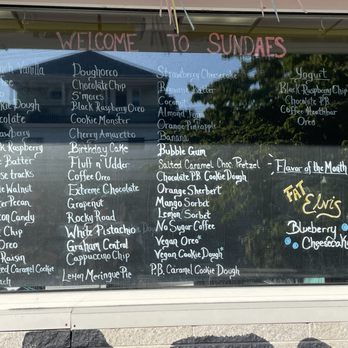 Sundaes - Ice Cream & Frozen Yogurt Near Me - Johnston, Rhode Island