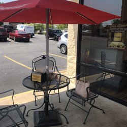 Momma Goldberg's Deli - Able to eat outside