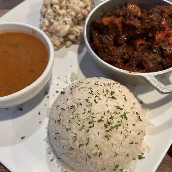 The Dominican Restaurant - Carne de res guisada - Dominican Style Beef Stew - Dominican Near Me - Raleigh, North Carolina The Dominican Restaurant - Carne de res guisada - Dominican Style Beef Stew - Dominican Near Me - Raleigh, North Carolina