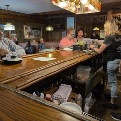 Edgewater Restaurant - It's all good. The woman in charge. She takes care of everything scheduling and reservations. She knows what she's doing.