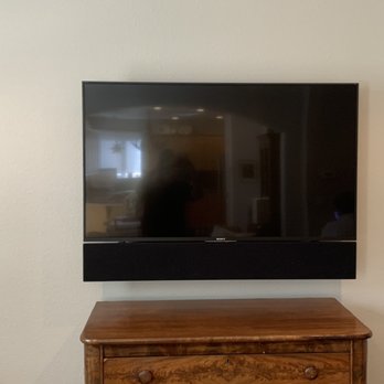 Loud & Clear A/V Systems - Mounted TV and Soundbar - TV Mounting Near Me