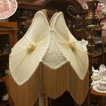Salado Creek Antiques - Antiques Near Me - Salado, Texas