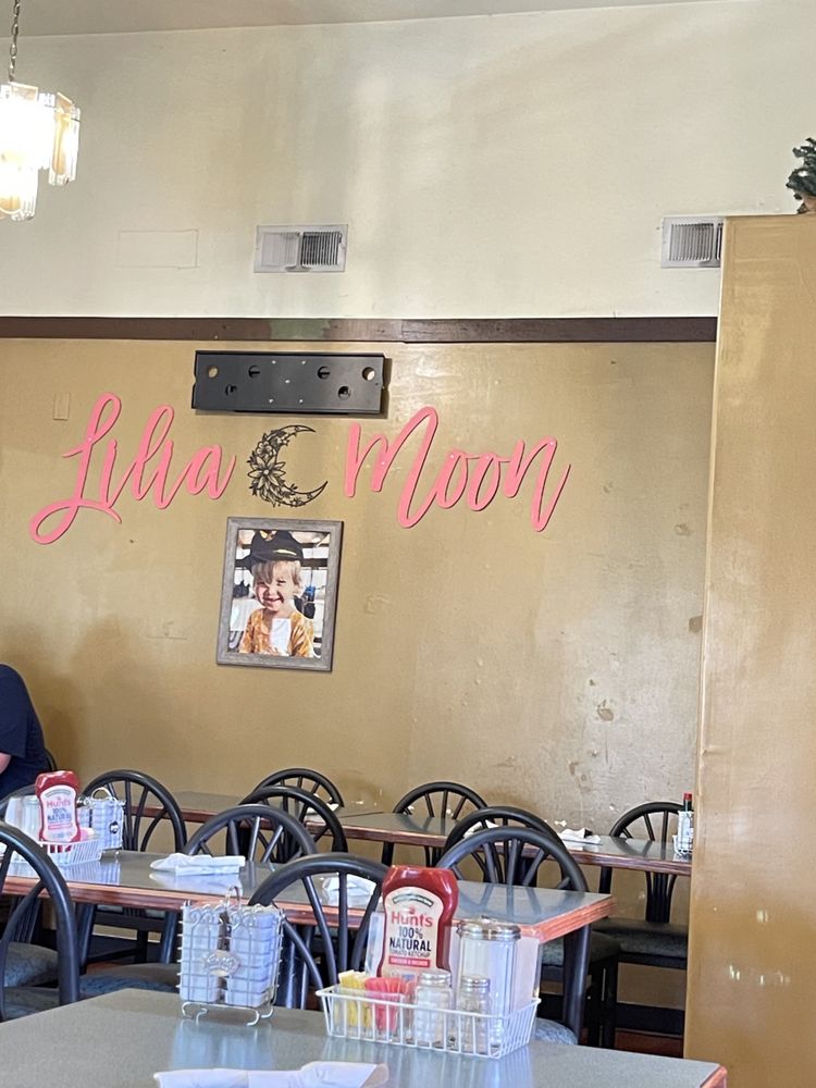 Lil’ Moon Diner Logo