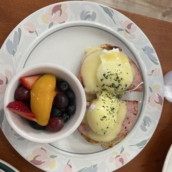 Main Kitchen Cafe - Eggs Benedict - New American Near Me - Granada Hills, California Main Kitchen Cafe - Eggs Benedict - New American Near Me - Granada Hills, California