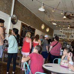 Southern Sugar Saloon - Can be long lines. Notice the rules on the wall. Must follow rules. Kids must keep hands out of candy jars.