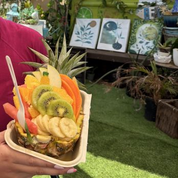 Maui Fruit Truck - Food Trucks Near Me - Lahaina, Hawaii Maui Fruit Truck - Food Trucks Near Me - Lahaina, Hawaii